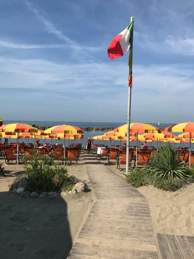 Ancora Bilocale Villa Marina di Massa Kültér fotó