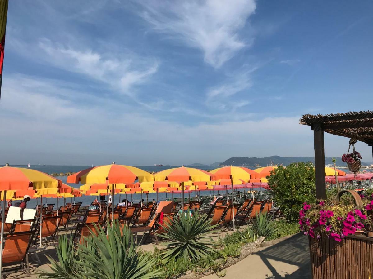 Ancora Bilocale Villa Marina di Massa Kültér fotó
