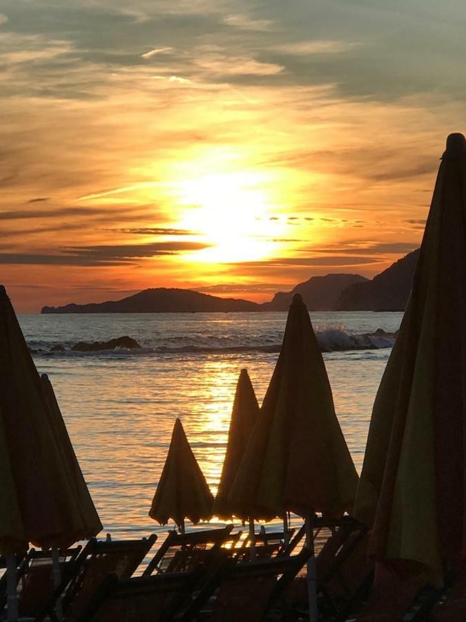 Ancora Bilocale Villa Marina di Massa Kültér fotó